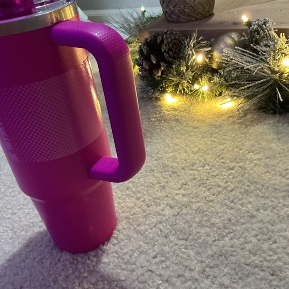 Stanley Pink Travel Mug 30 oz - Picture 4 of 8